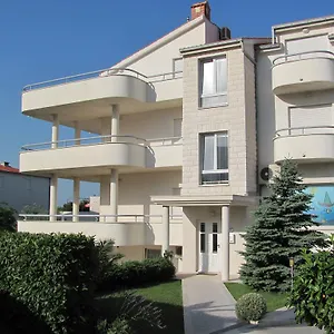 The Beach & Apartment Split